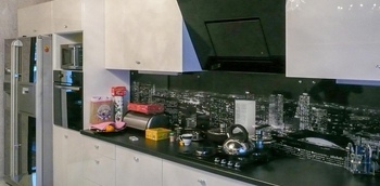 Прямая глянцевая кухня в стиле минимализм для большой кухни на заказ