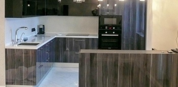 Угловая кухня из пластика