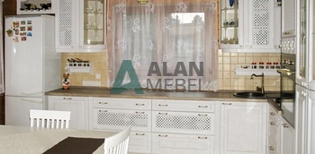 Классическая белая кухня из массива дерева на заказ