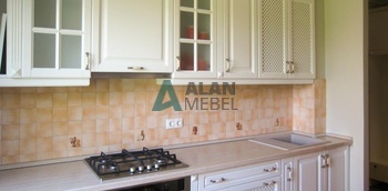 Прямолинейная кухня из массива белого цвета в минске на заказ