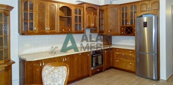 Угловая деревянная кухня из массива ясеня для частного дома на заказ