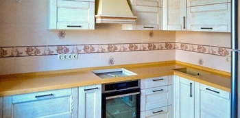 Угловая кухня из массива