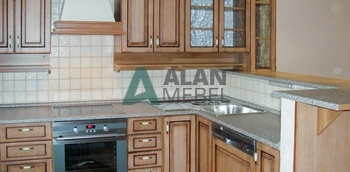 бежевая угловая деревянная кухня из массива недорого