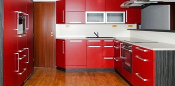 Кухня бордовая