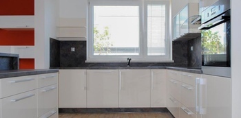 Кухня под окно 8