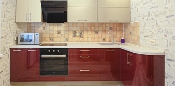 Кухня бордовая
