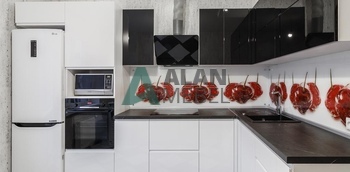 угловая глянцевая кухня черно-белая с фотоскинали со скрытыми ручками в минске