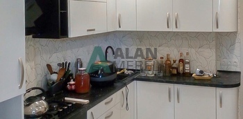 угловая кухня глянцевая черно-белого цвета по размерам заказчика в Минске