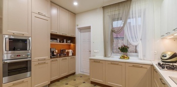 Кухня бежевая