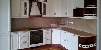 Кухня с гнутыми фасадами 3