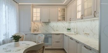 Классическая кухня из массива ясеня