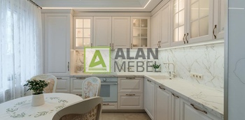 Классическая кухня из массива ясеня