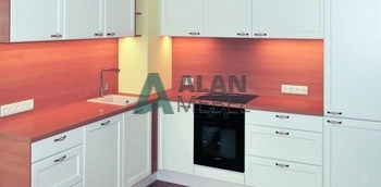 угловая матовая кухня с фасадами из крашеного мдф белого цвета на заказ в минске