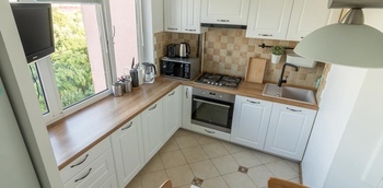 Кухня под окно 11