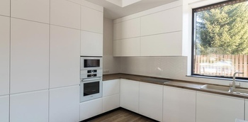 Кухня под окно 12