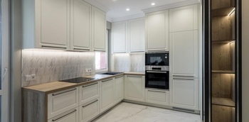 Кухня под окно 13