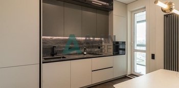 Кухня прямая под потолок