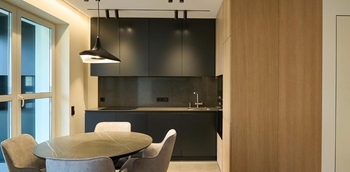 Современная кухня из шпона дуба, фасады шпон дуба и МДФ крашенный 