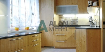 кухня с фасадами из МДФ со шпоном дерева светлого оттенка по индивидуальным размерам