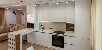 Кухня современная белая матовая без ручек по индивидуальному размеру