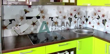 яркая угловая кухня современная с фотоскинали по размерам заказчика в Минске