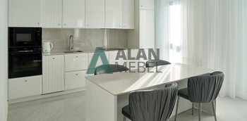 Современная прямая белая кухня