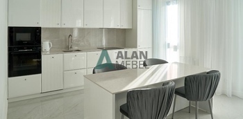 Современная прямая белая кухня