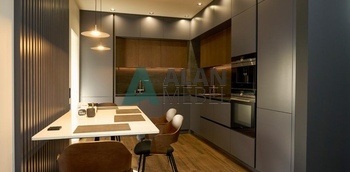 Современная угловая темная кухня