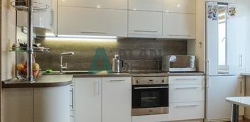 современная белая кухня углового типа по индивидуальным размерам на заказ в квартиру или дом