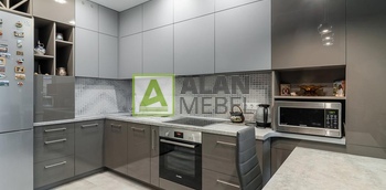 Угловая современная кухня под потолок