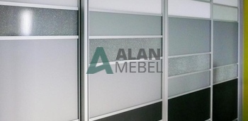 Встроенный шкаф-купе в гостиную