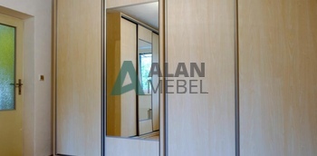 Корпусный шкаф-купе в гостиную