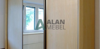 Корпусный шкаф-купе в гостиную