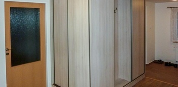 Угловой шкаф-купе для прихожей