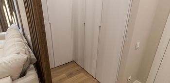 Шкаф для гостиной или большой кухни