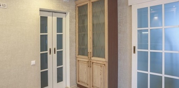 Шкаф для гостиной или большой кухни