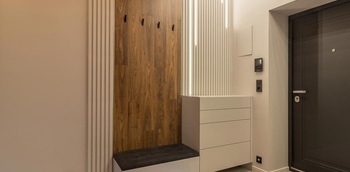 Шкаф в прихожую открытый