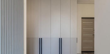 Встроенный шкаф в прихожую 35