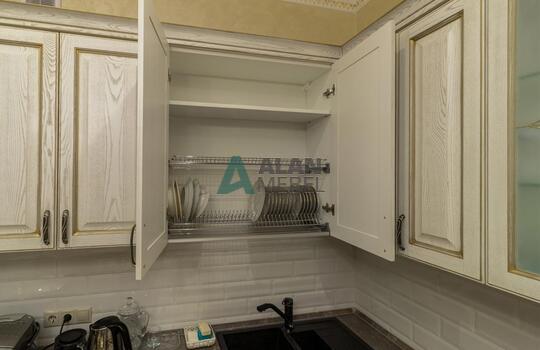 Угловая кухня из массива ясеня с патиной по индивидуальным размерам 