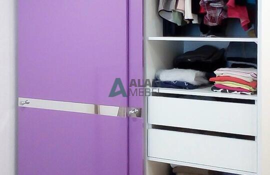 Корпусный шкаф-купе в спальню