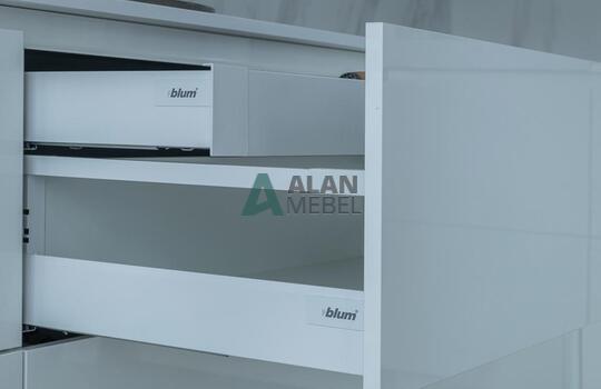 Угловая кухня без ручек из глянцевого акрила Senosan 