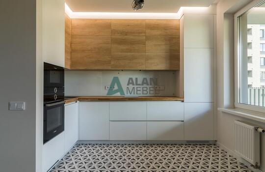 Современная угловая кухня до потолка 