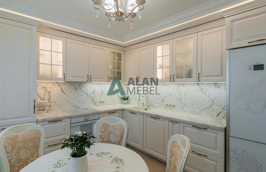 Классическая кухня из массива ясеня 