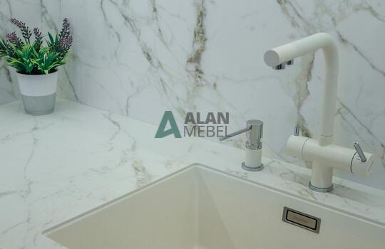 Классическая кухня из массива ясеня 