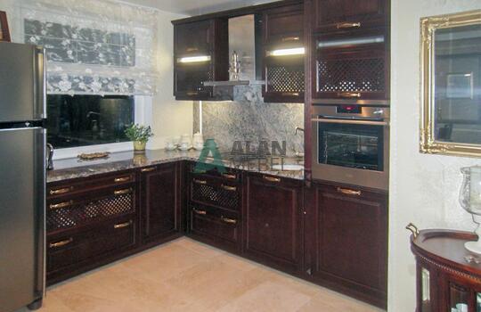 Угловая кухня из массива 2 