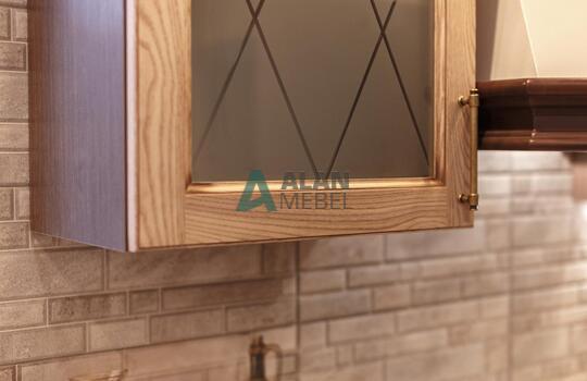 купить угловую кухню с фасадами из массива ясеня бежевого цвета в Минске 
