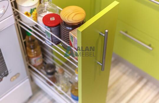 Г-образная кухня желтого цвета со столешницей под светлое дерево по индивидуальному размеру 