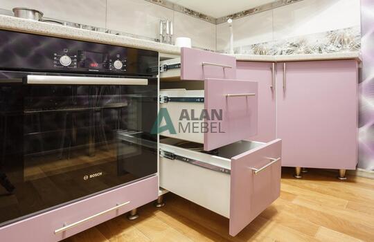 матовая кухня с фасадами розового цвета по индивидуальным размерам в минске 