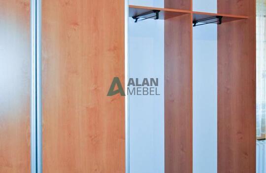 Корпусный шкаф-купе в спальню