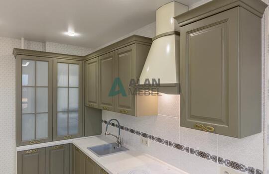 Угловая кухня из массива 10 